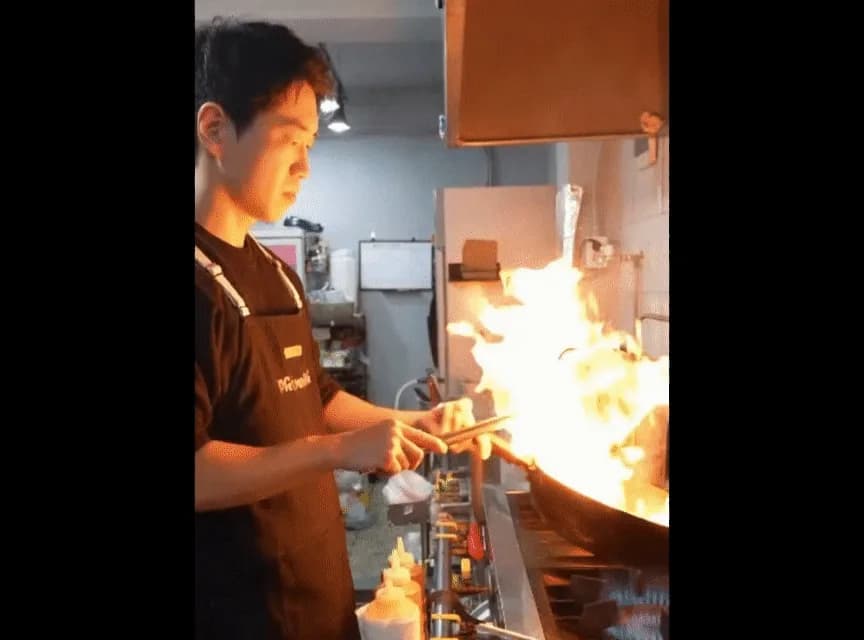 포위치 공식 매장 사진 1